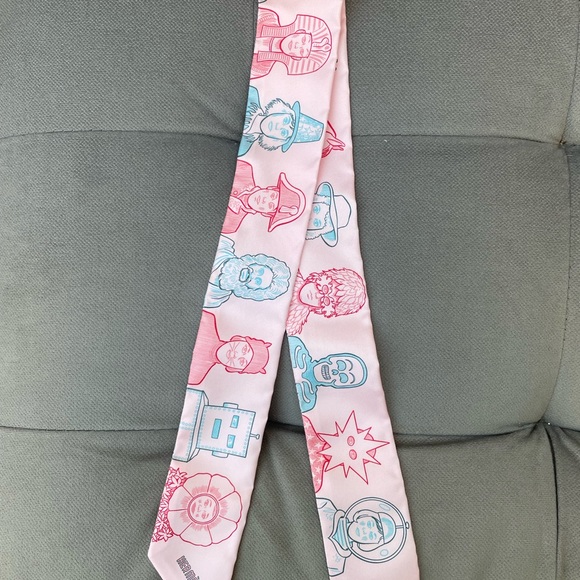 Hermes Accessories - Authentic  Hermes Dresse Code pink twilly NWT